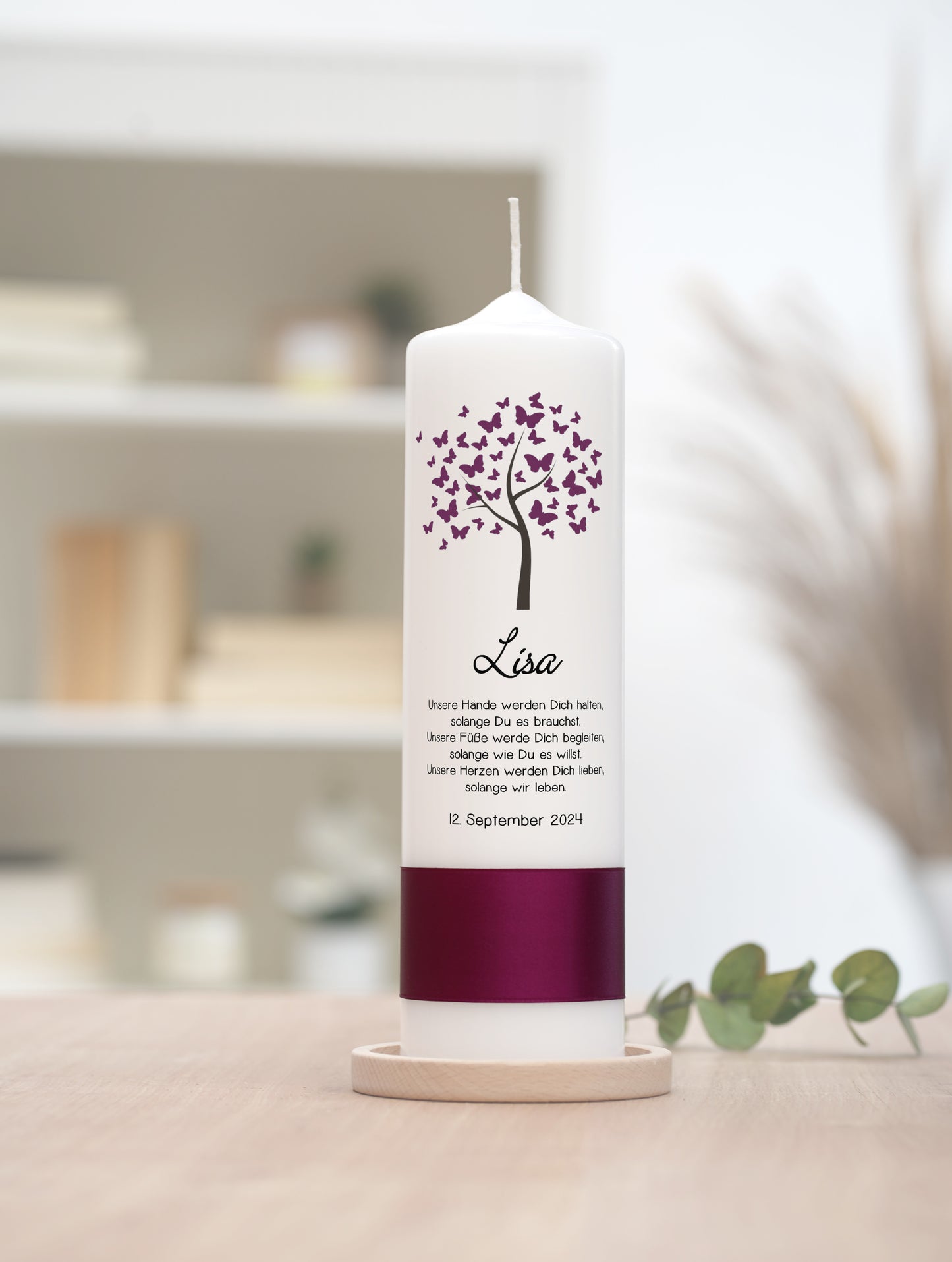 Taufkerze: Lila Schmetterlingsflüsterer