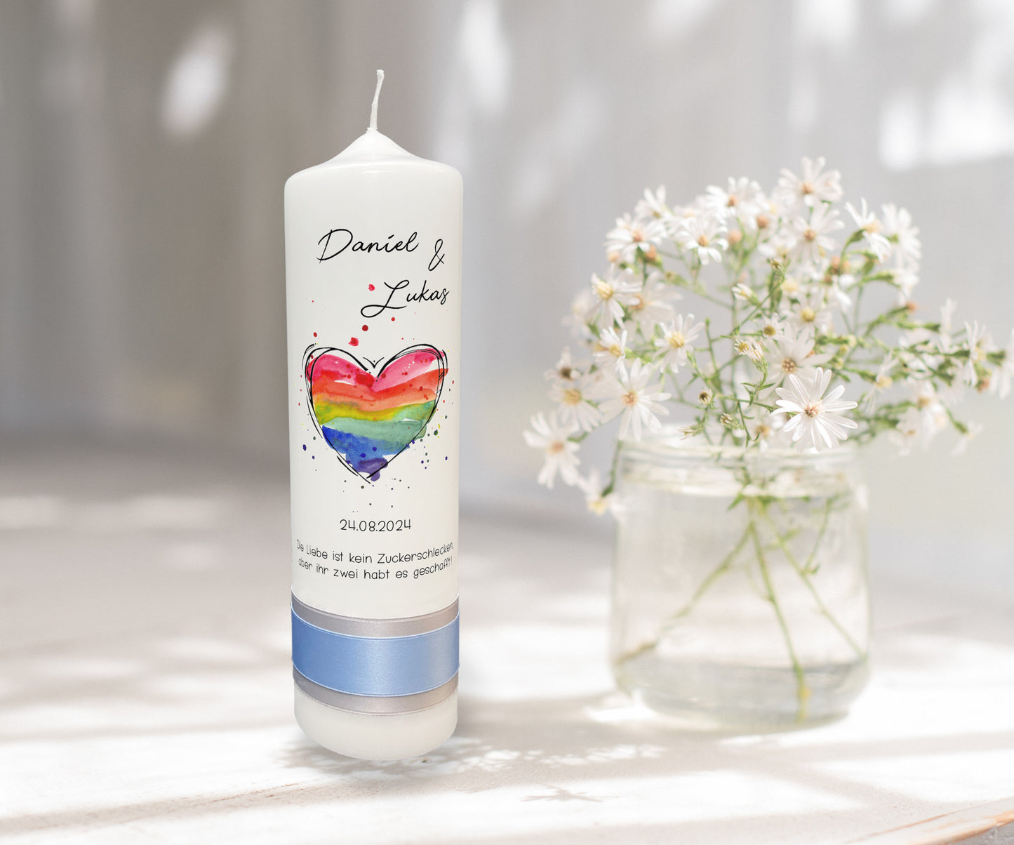 Hochzeitskerze: Farbenfrohe Liebe